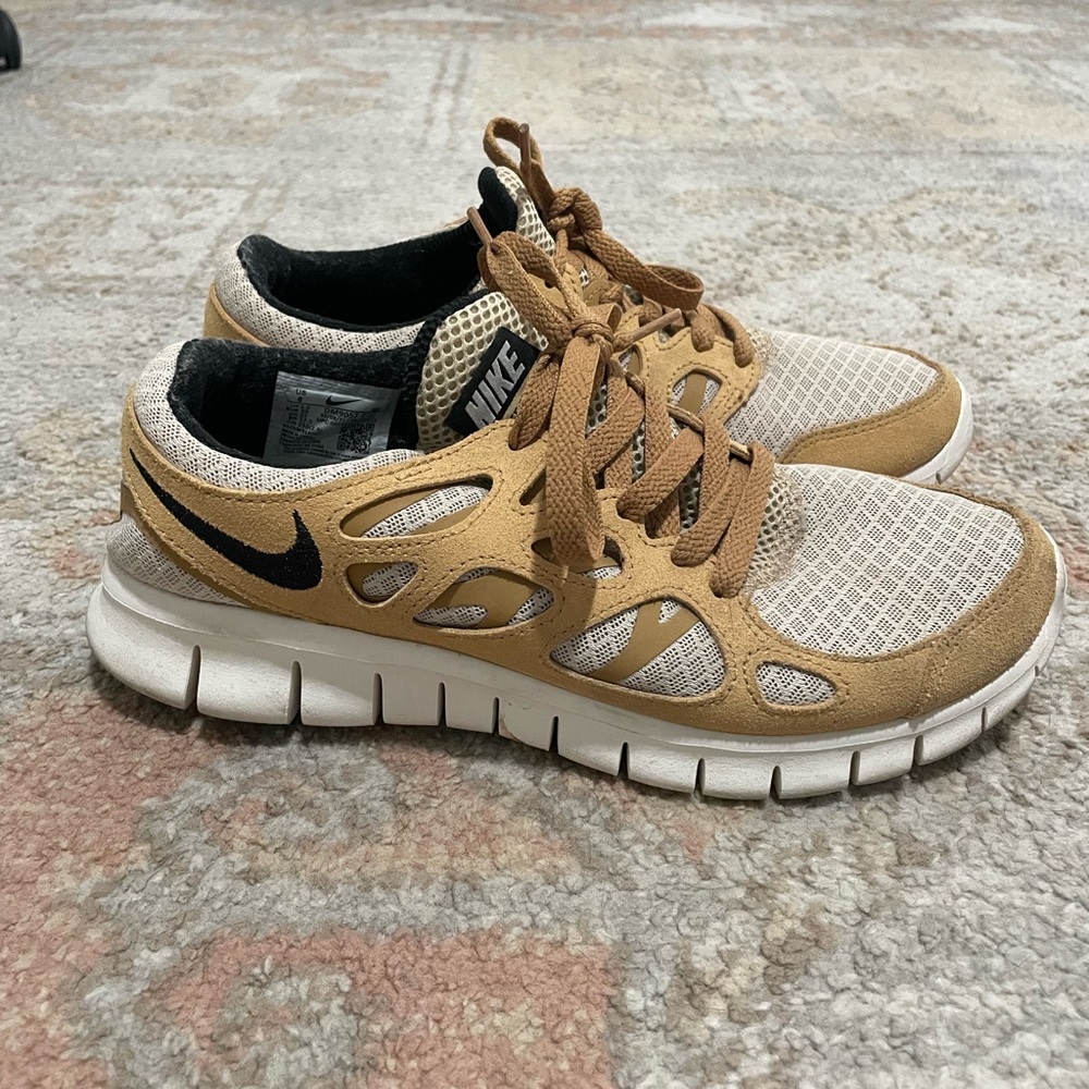 Nike Size 8 Women’s Tennis Shoes